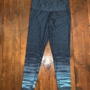 Blue pattered leggings